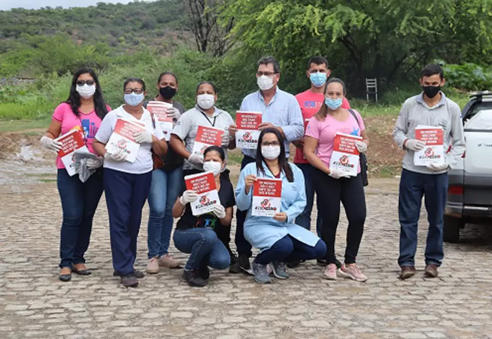Agentes de saúde e endemias realizam mutirão de limpeza na Vila Presidente Vargas