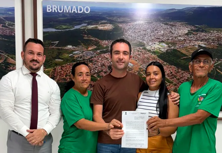Fabrício Abrantes, prefeito de Brumado, renova parceria com a COOPCATMARB