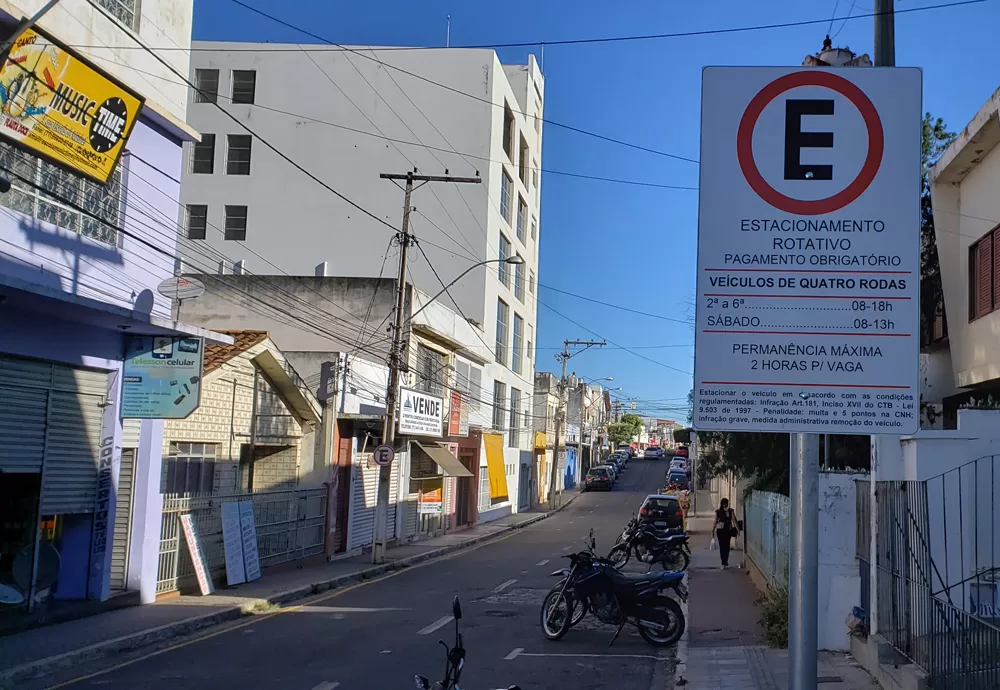 Câmara de Vereadores de Brumado promulga lei que isenta idosos e pessoas com deficiência da taxa de estacionamento rotativo