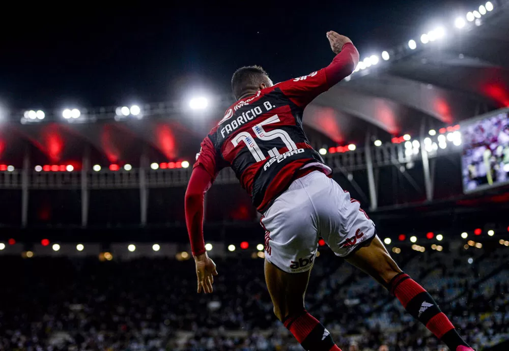 Flamengo ganha do Vasco por 3 a 2 no primeiro jogo da semifinal do Carioca