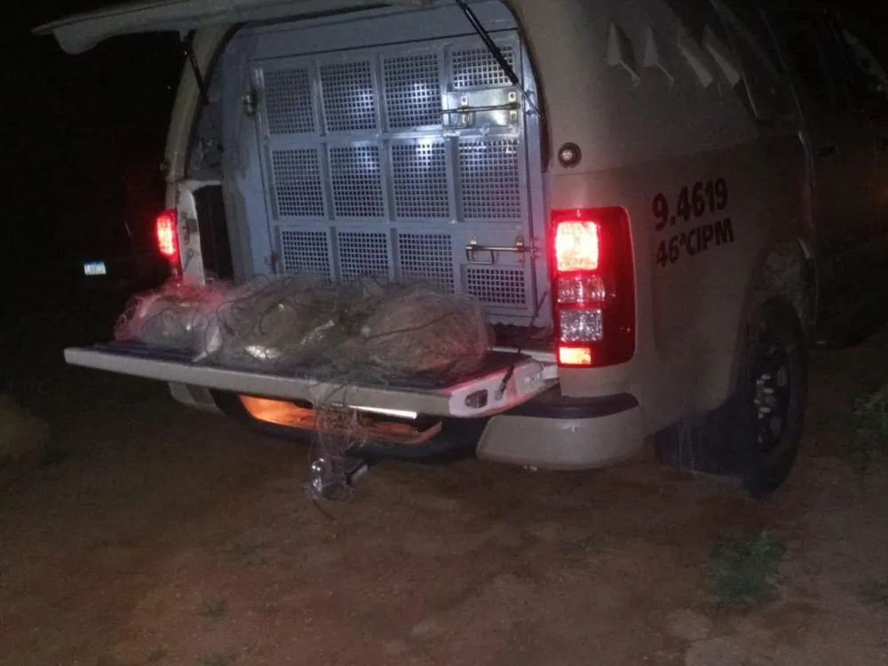 Polícia Militar apreende redes de pesca em período de piracema na Barragem Luiz Vieira, em Rio de Contas