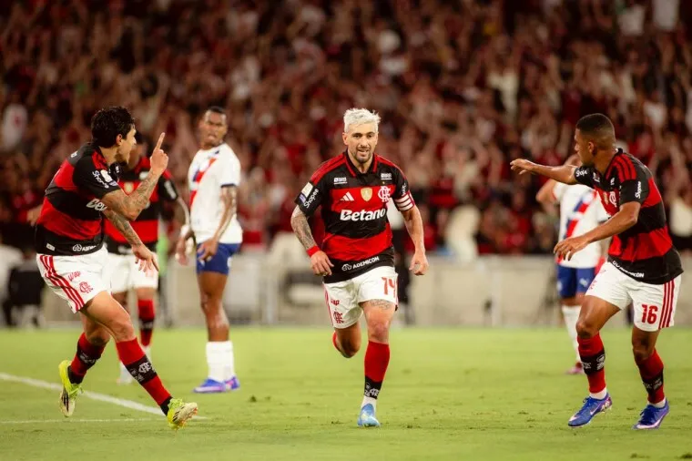 Pelo Brasileirão, Bahia perde para o Flamengo no Maracanã