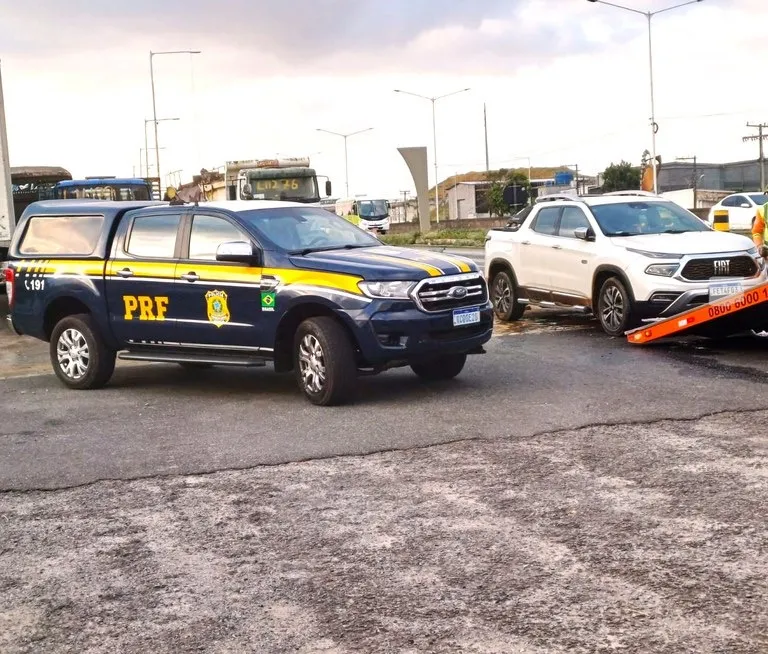 Caminhonete Toro roubada que ostentava placas de HB20 é apreendida