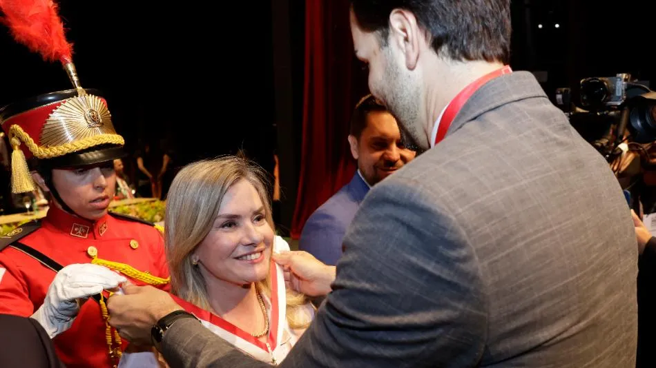 Assembleia de Minas Gerais condecora Ivana Bastos