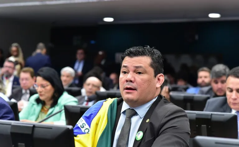 Conselho de Ética aprova suspensão do deputado Gilvan da Federal por três meses