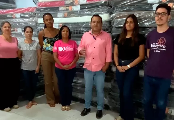 Secretário de Desenvolvimento Social e Cidadania de Brumado, Maguinho, realiza entrega de 150 colchões, cobertores e travesseiros no Bairro São Félix