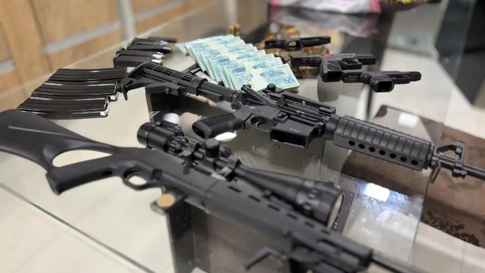 Brumado é alvo da Operação Orion Scorpii; oito presos e 12 mandados cumpridos na Bahia e em outros estados contra comércio irregular de armas e munições