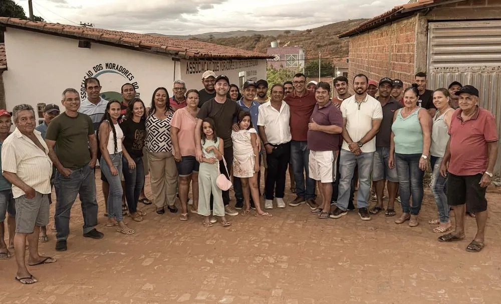 Prefeito Fabrício Abrantes participa de reunião com moradores no distrito de Cristalândia