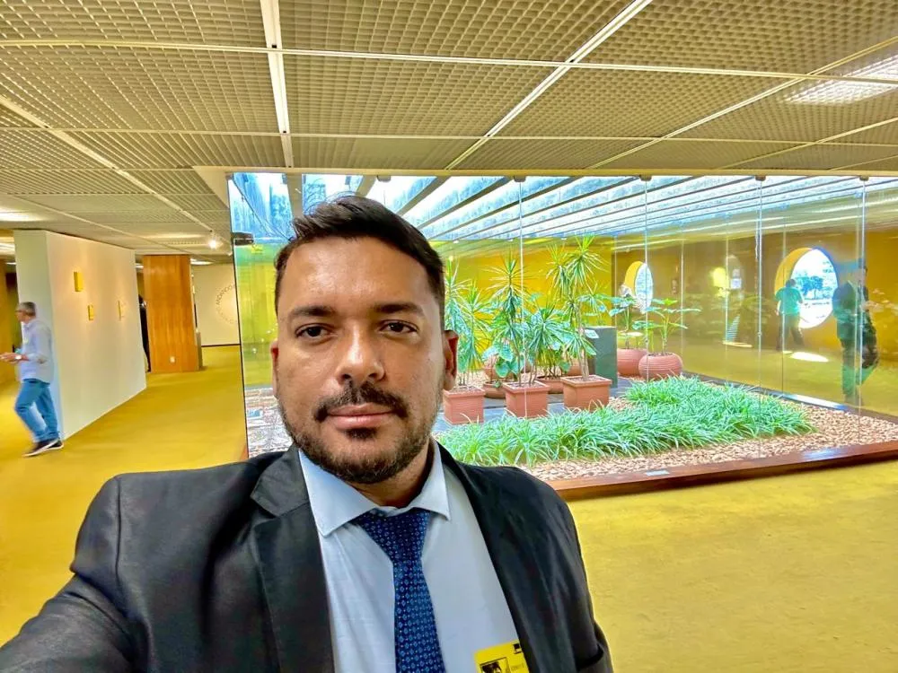 Ednei Clebson assume a presidência do Podemos em Brumado