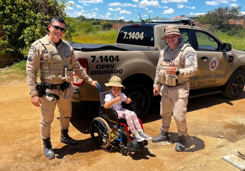 CIPRv/Brumado auxilia aluna cadeirante a chegar à escola na zona rural de Vitória da Conquista