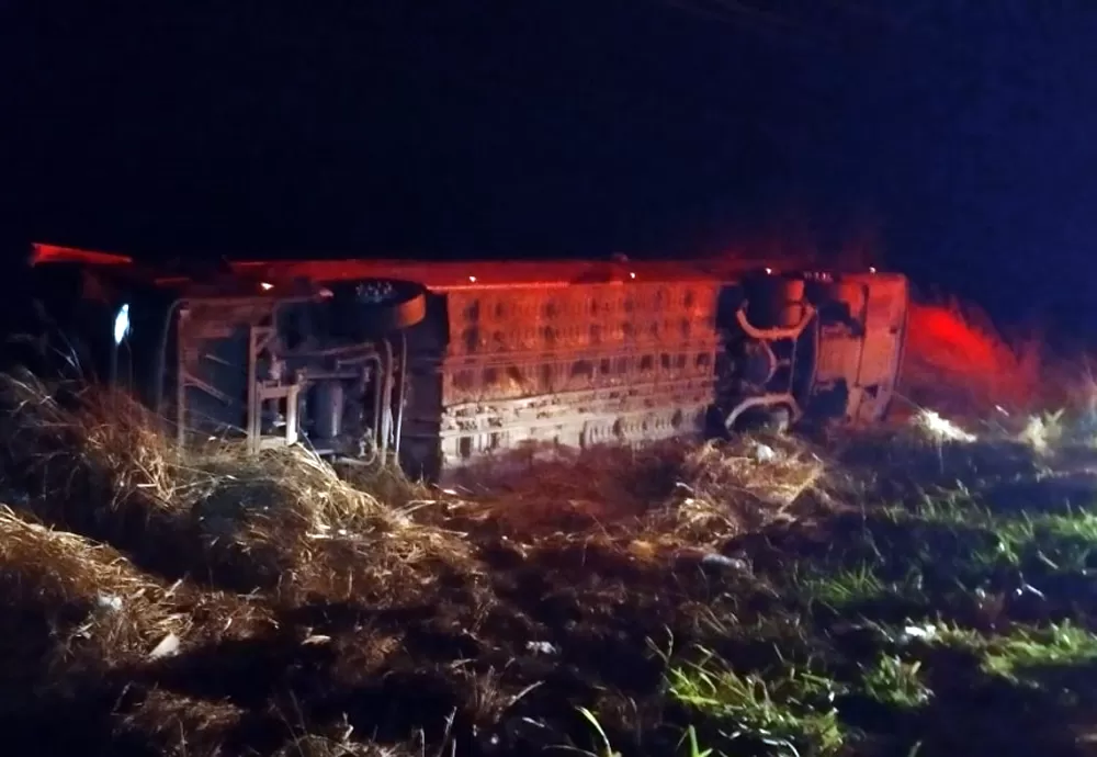 Maracás: Acidente na BA-026 resulta na morte de estudante de medicina em colisão entre caminhão e ônibus de turismo
