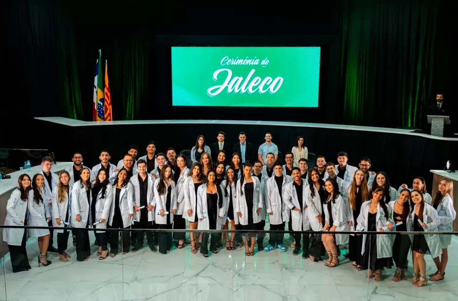 3ª turma de Medicina em Brumado celebra início de jornada acadêmica com Cerimônia do Jaleco 