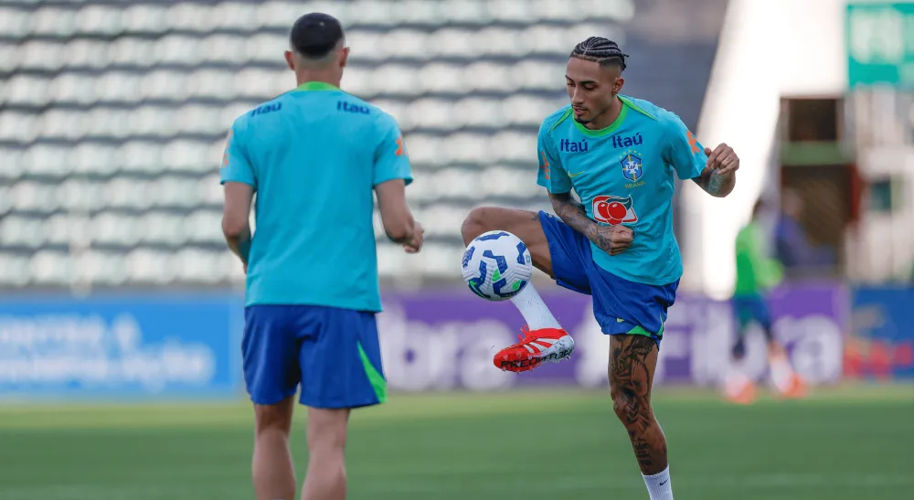 Seleção brasileira realiza primeiro treino com grupo completo em Brasília 