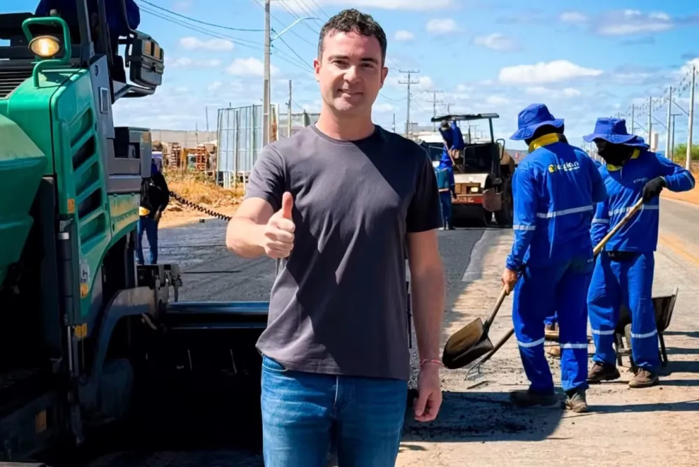 Prefeito Fabrício Abrantes acompanha início da pavimentação da Avenida Agnelo Azevedo e destaca avanço das obras em Brumado