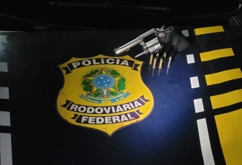 PRF recupera veículo roubado e apreende revólver calibre .357 Magnum em Barreiras 