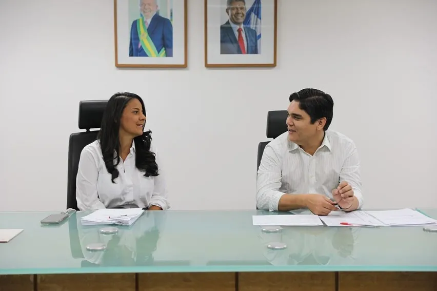 Deputado Vitor Bonfim discute avanços na educação em audiência com secretária estadual
