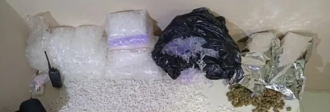PM apreende drogas e equipamentos utilizados pelo tráfico em Macaúbas