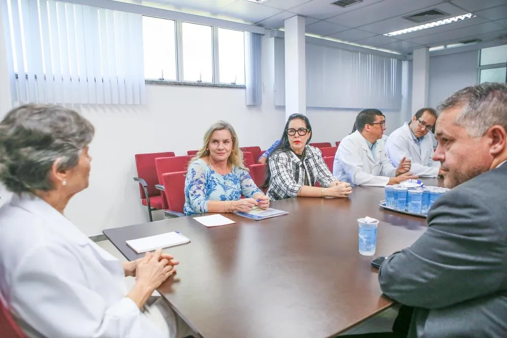 ‘Saio daqui profundamente comprometida e com a firme convicção de que sempre é possível fazer mais’, afirma Ivana Bastos em visita ao Hospital Aristides Maltez
