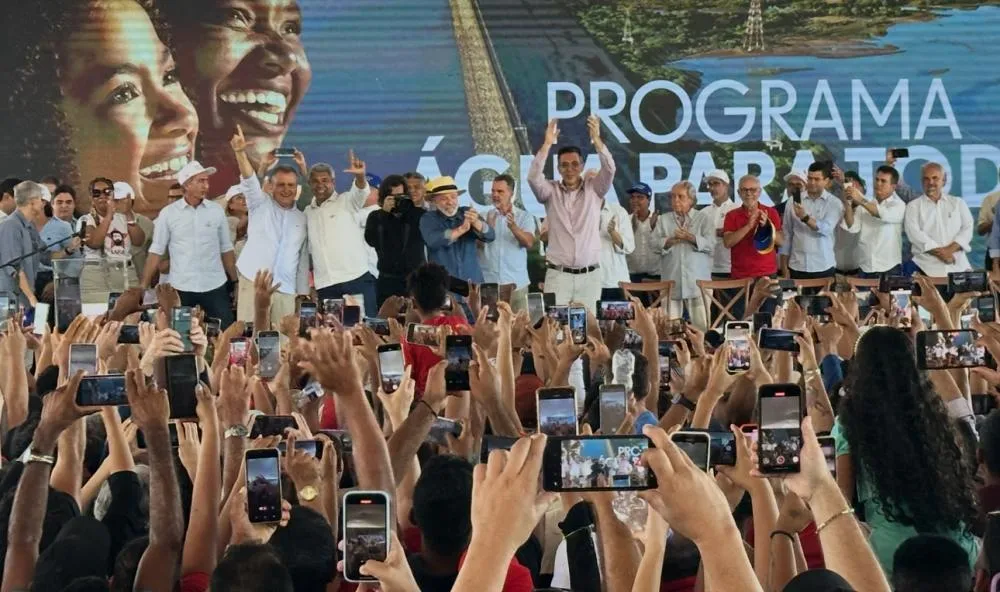 Lula inaugura Adutora da Fé, em Paramirm, e autoriza obras com investimento de R$ 540 milhões