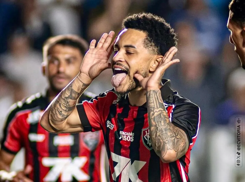 Vitória vence o Santos na Vila Belmiro e quebra tabu histórico