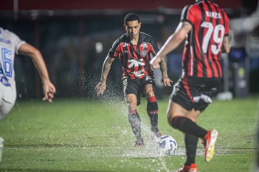 Vitória empata sem gols com o Cruzeiro no Barradão 