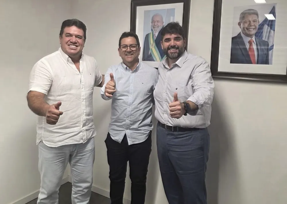 Marquinho Viana se reúne com secretário Adolpho Loyola ao lado do prefeito de Tanque Novo para tratar de demandas municipais
