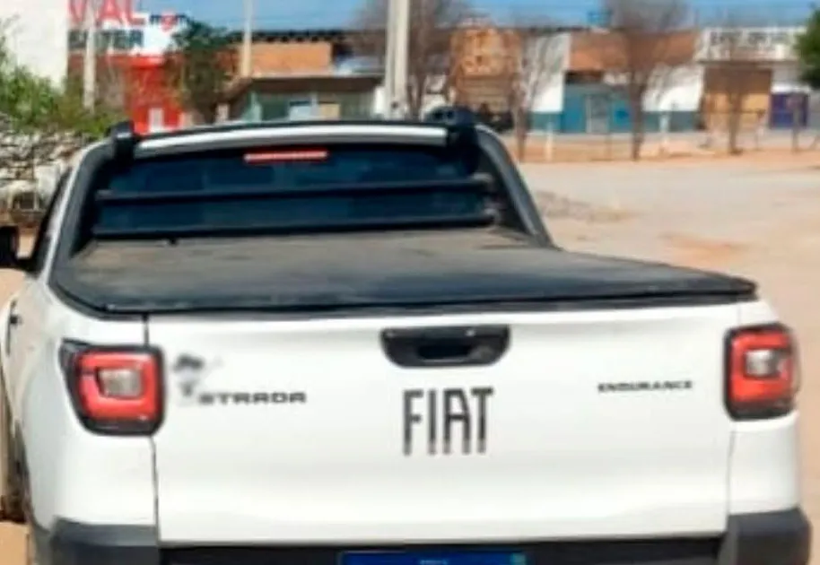 Polícia Militar recupera veículo com restrição de furto na cidade de Tanhaçu