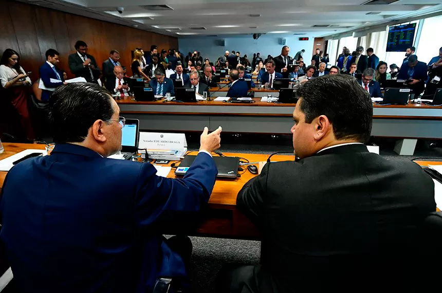Reforma Tributária é aprovada na CCJ do Senado e segue para o Plenário