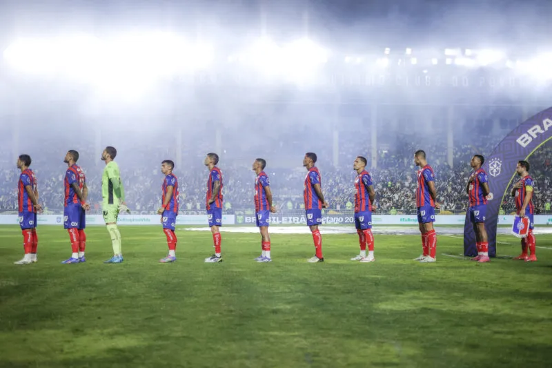 Em partida atrasada da 16ª rodada do Campeonato Brasileiro, o Bahia perdeu para o Vasco por 3 a 1