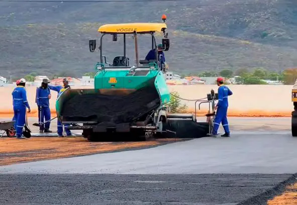 Prefeitura de Brumado avança em obras de pavimentação asfáltica no Cemitério Jardim Santa Inês