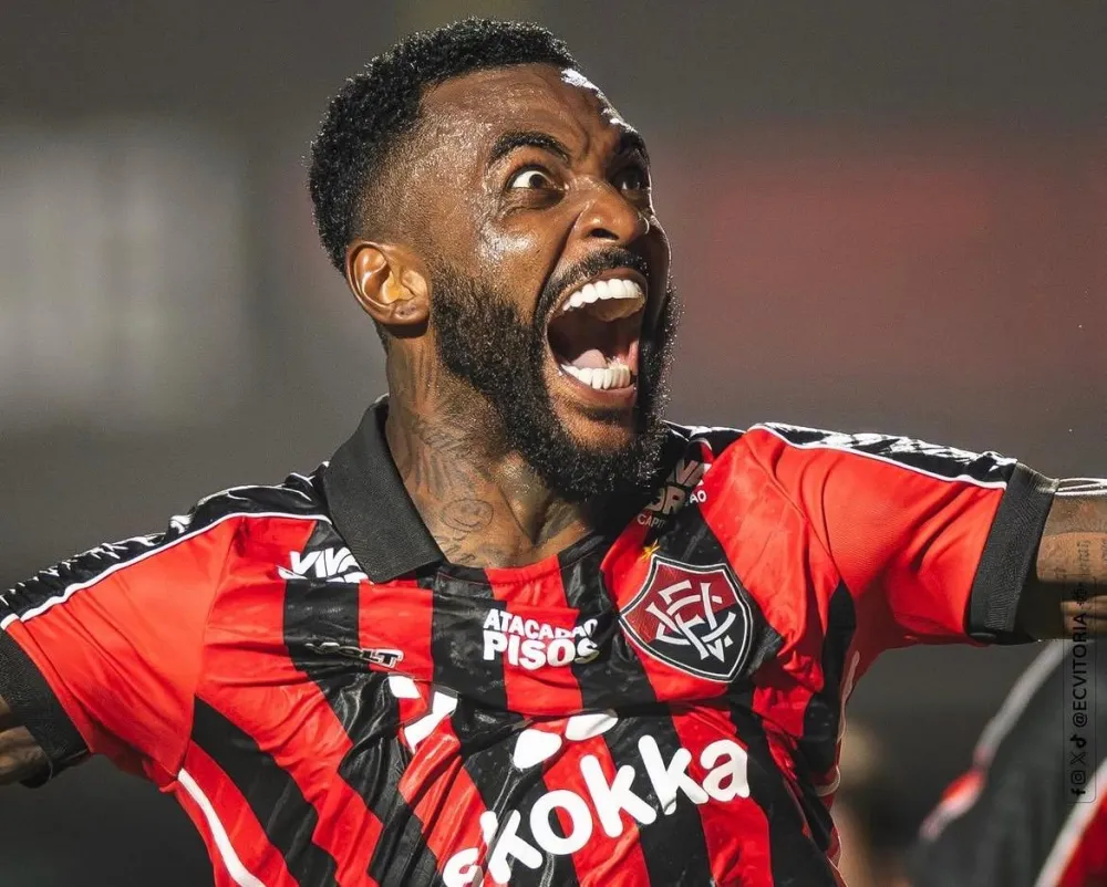 Vitória vence São Paulo por 2 a 0 no Barradão e sobe na tabela do Brasileirão