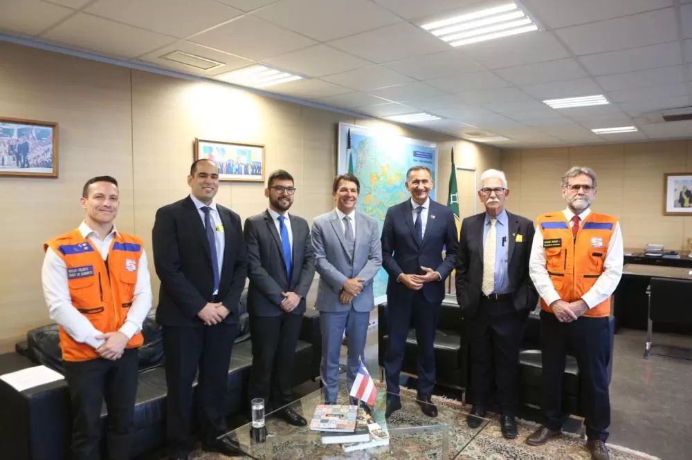 Deputado Arthur Maia e prefeito Eduardo Vasconcelos buscam recursos federais para recuperar Brumado após fortes chuvas