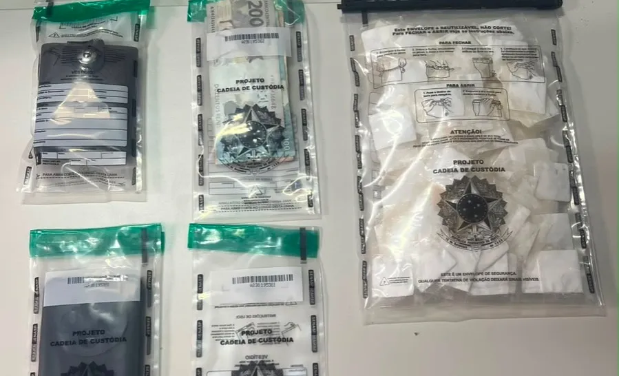 PM apreende 190 porções de cocaína e prende suspeito por tráfico de drogas em Rio do Pires