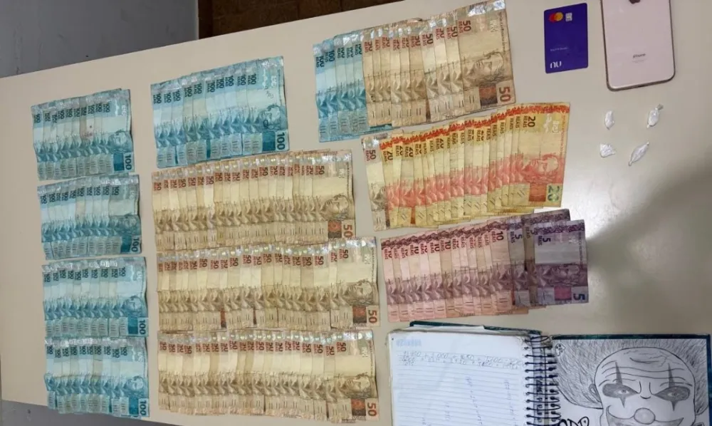 Homem é preso em flagrante por suspeita de tráfico de drogas com cocaína e R$ 9,5 mil em Mortugaba