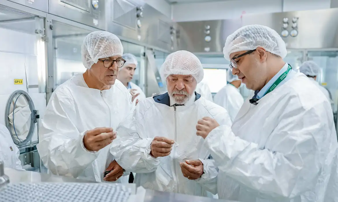Equipes do SUS começam a receber vacina do Butantan contra a dengue