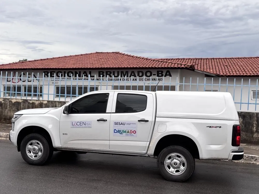 Saúde em movimento: novo carro amplia suporte ao LACEN de Brumado