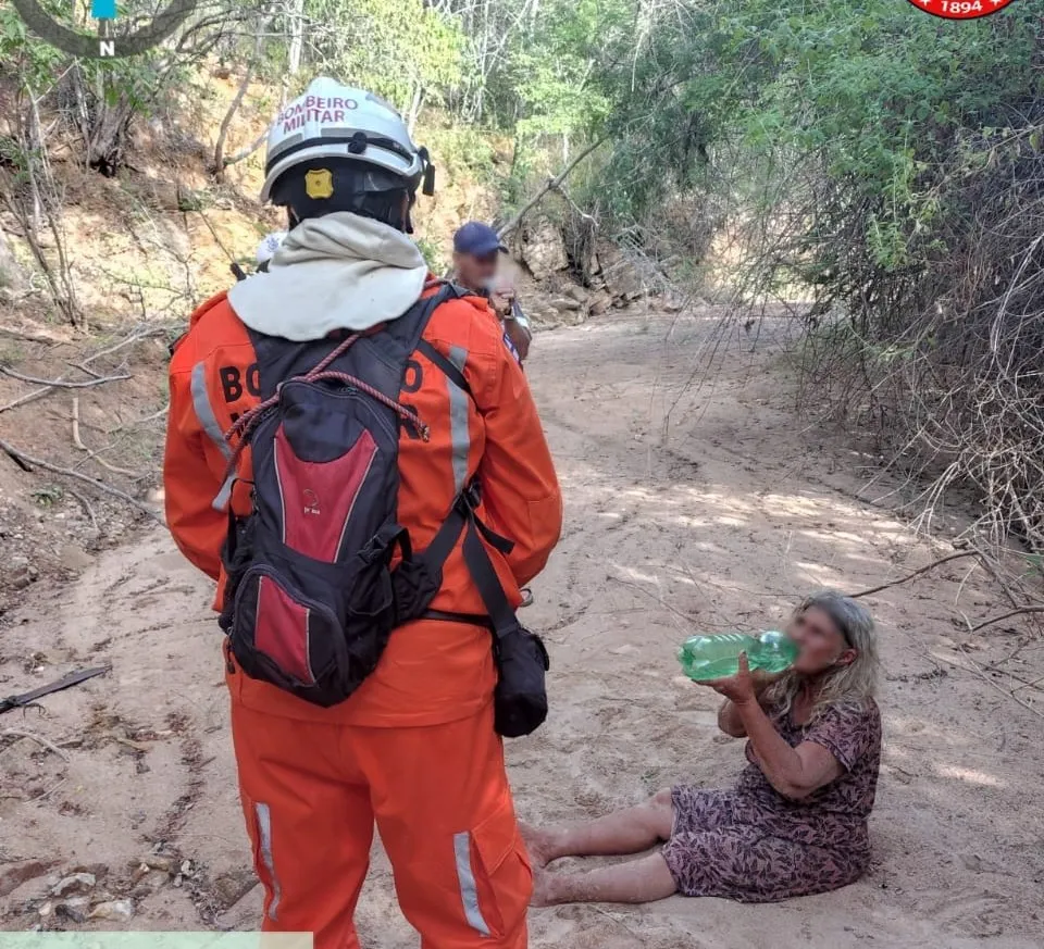 Bombeiros do 8° BBM resgatam idosa de 81 anos que estava desaparecida há 3 dias