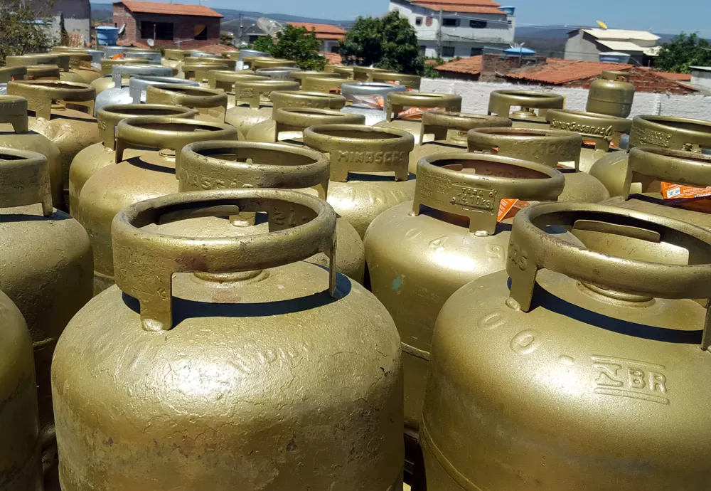 Acelen reduz preço do gás de cozinha em 11% na Bahia
