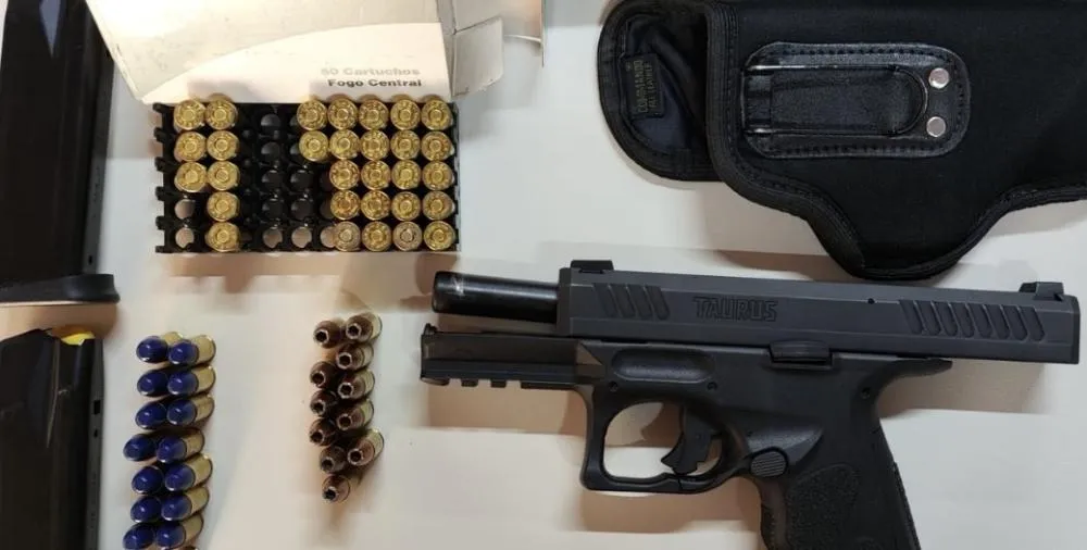 Polícia Militar cumpre mandado e apreende pistola 9mm e dezenas de munições em Macaúbas