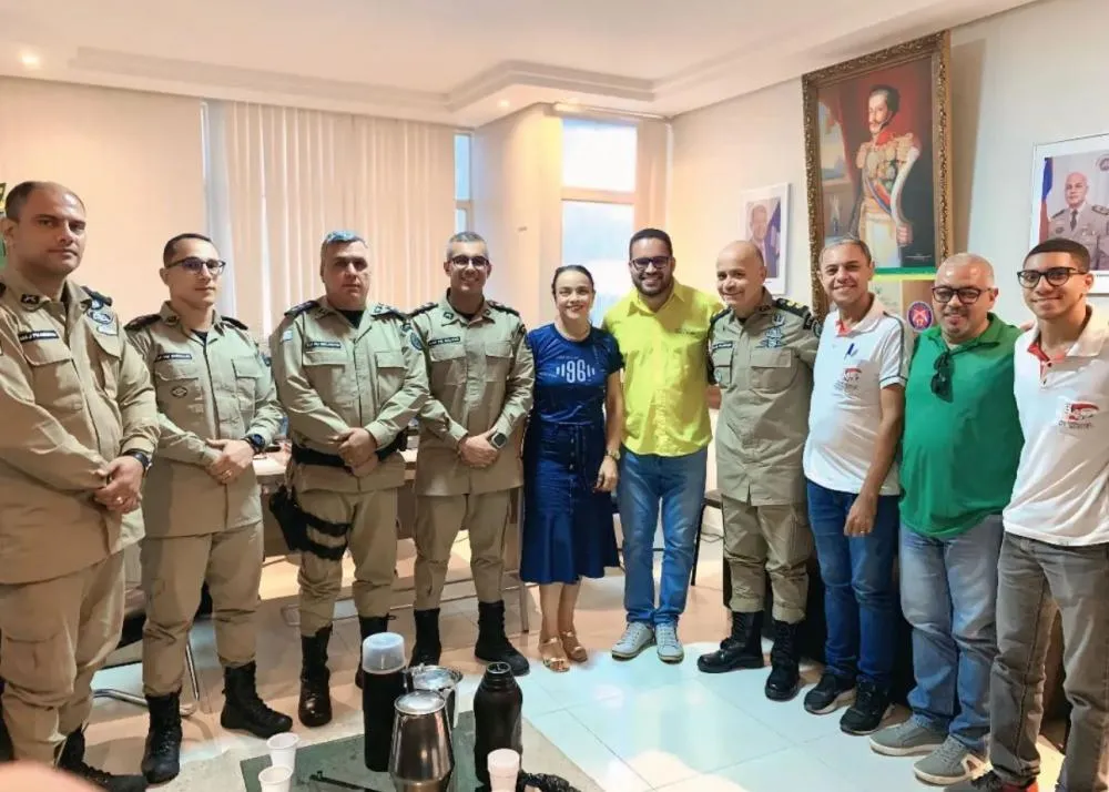 Comandante do 17º BPM se reúne com representantes da imprensa em Guanambi