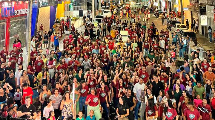 Chuva de bênçãos: Brumado vive noite histórica na Caminhada para Jesus