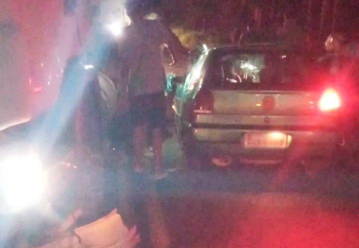 Homem morre em colisão frontal entre carro e carreta na BR-030, em Caetité