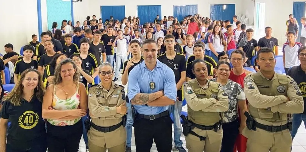 Brumado: Estudantes do CMEAS participam de palestra sobre prevenção às drogas e direitos e deveres da criança e do adolescente 