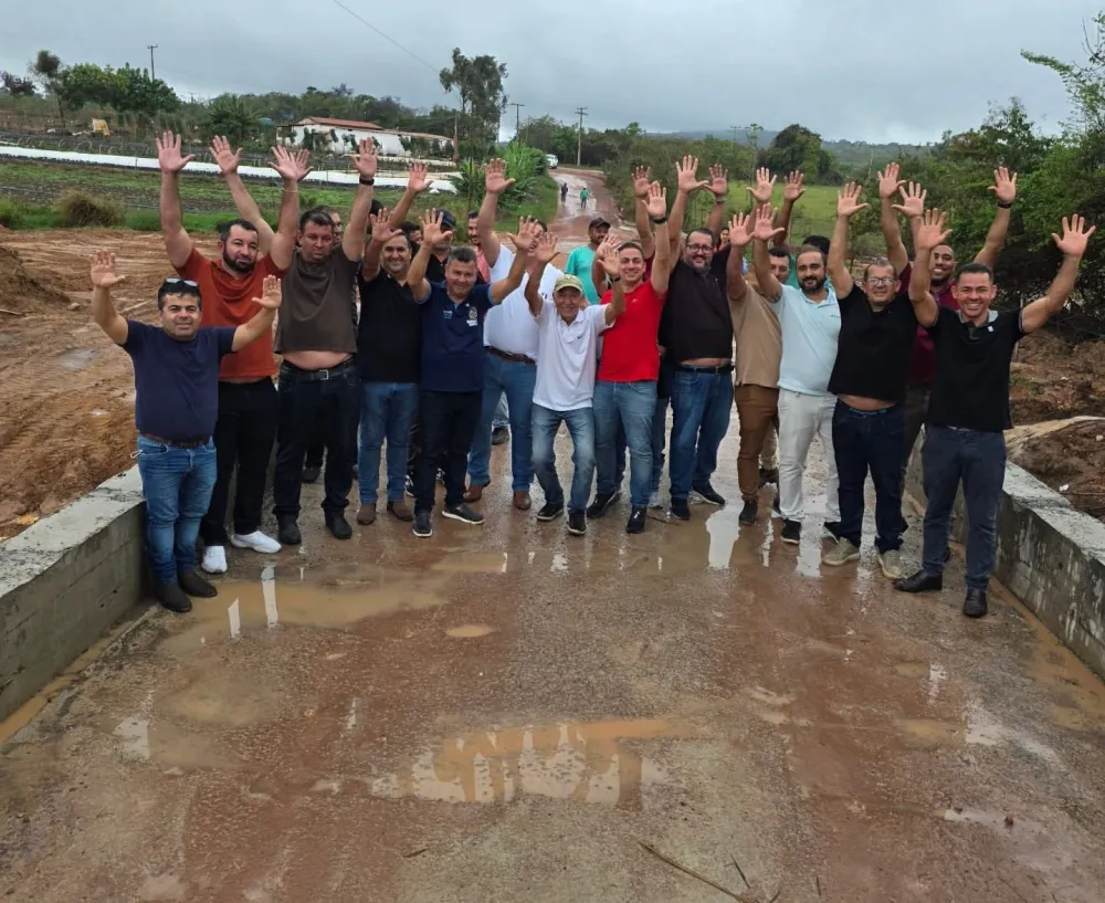 Marquinho Viana e prefeitos inauguram ponte que beneficia Barra da Estiva e Ituaçu