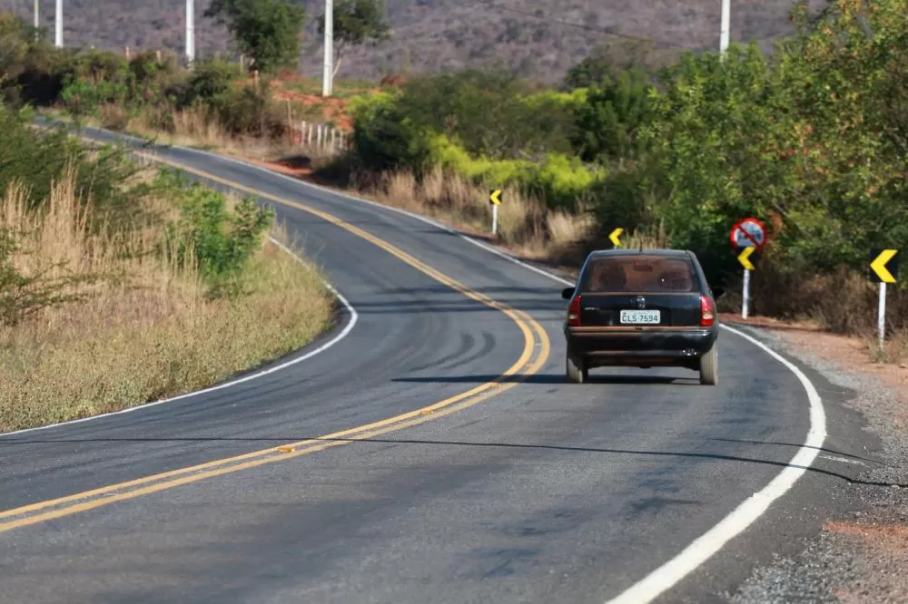Em Caculé, Governo do Estado entrega requalificação em rodovia e nova escola