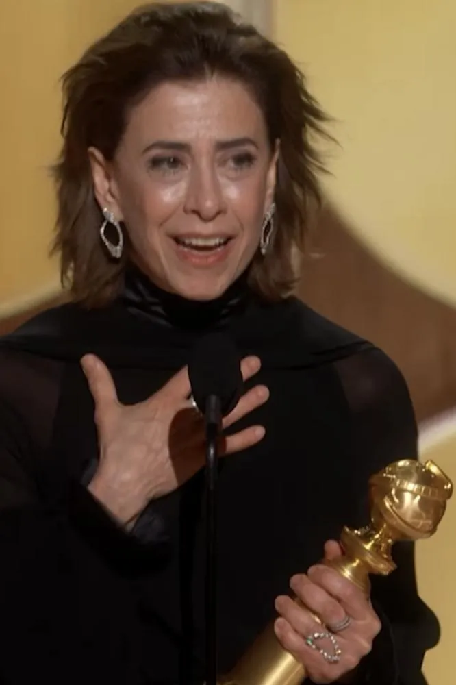 Fernanda Torres leva Globo de Ouro por atuação em Ainda Estou Aqui