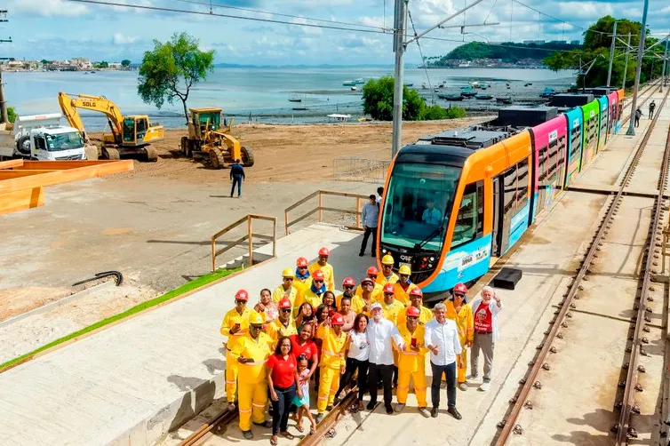 'É assim que a gente vai transformando esse país numa nação mais justa', diz Lula ao entregar obras de mobilidade e contenção de encostas em Salvador