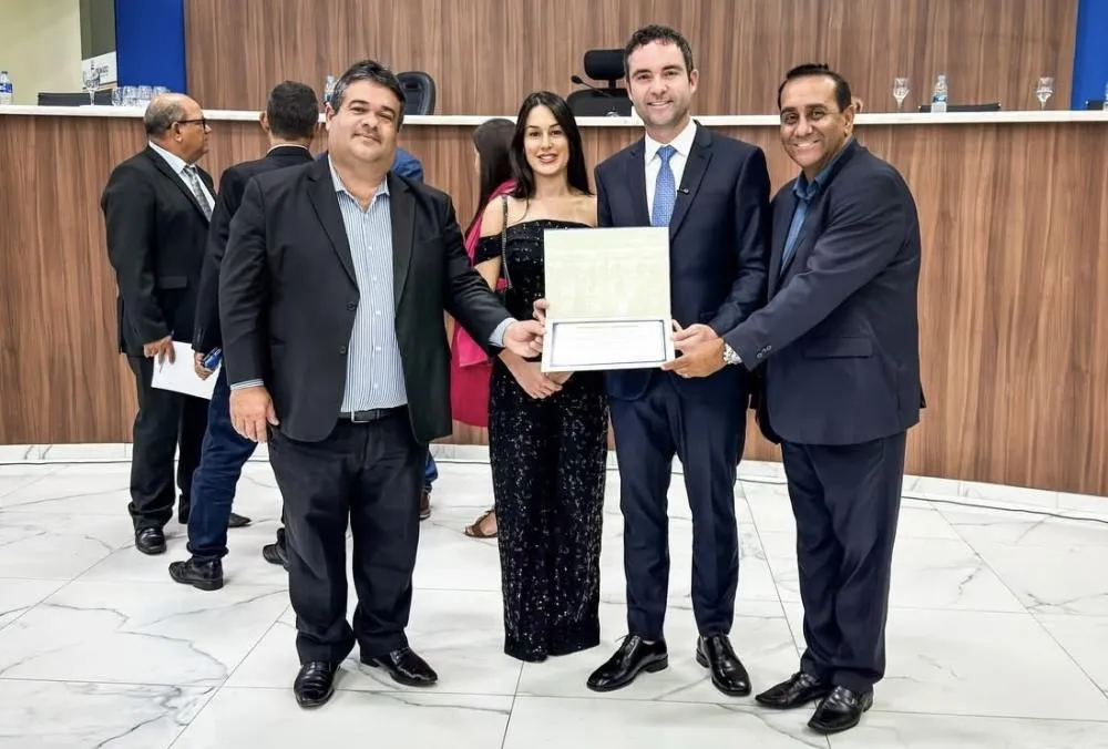Prefeito de Brumado, Fabrício Abrantes, recebe Moção de Aplausos da Câmara de Vitória da Conquista pela realização do Carnaval