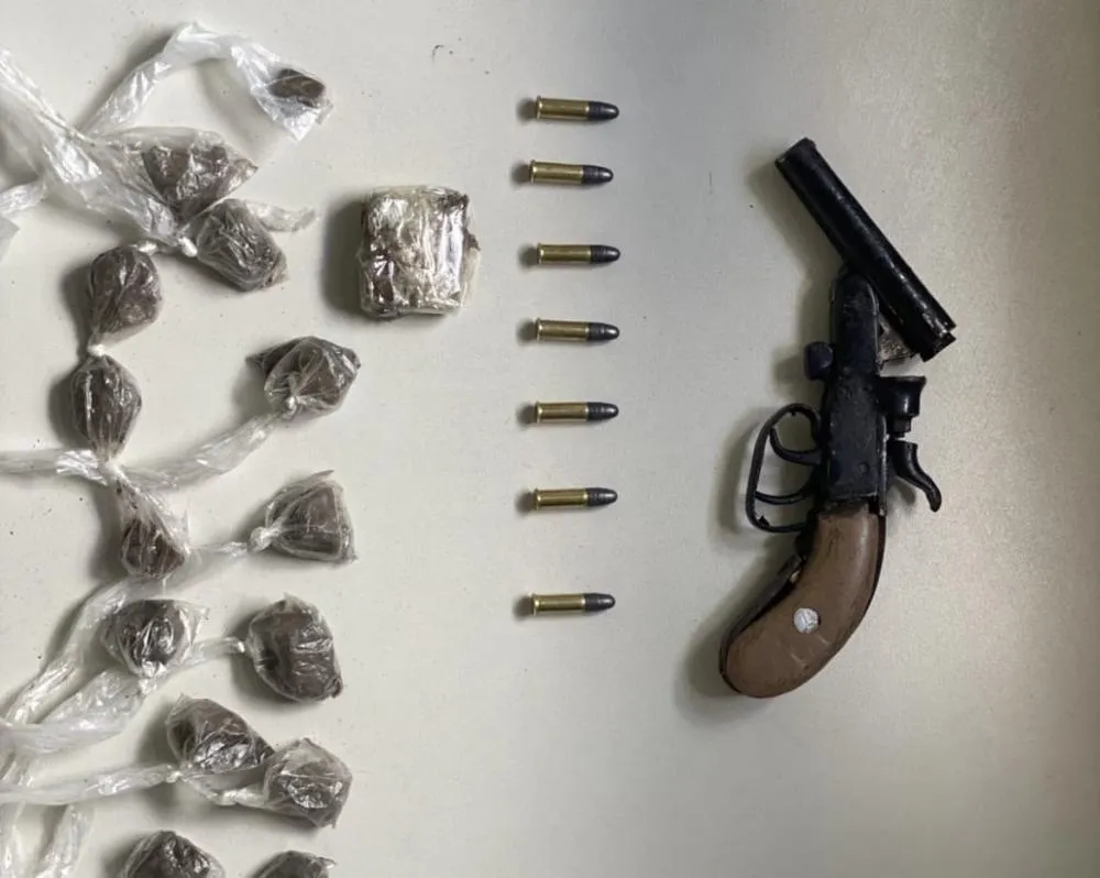 Polícia Rodoviária Estadual apreende arma de fogo e drogas na estrada entre Candiba e Sebastião Laranjeira