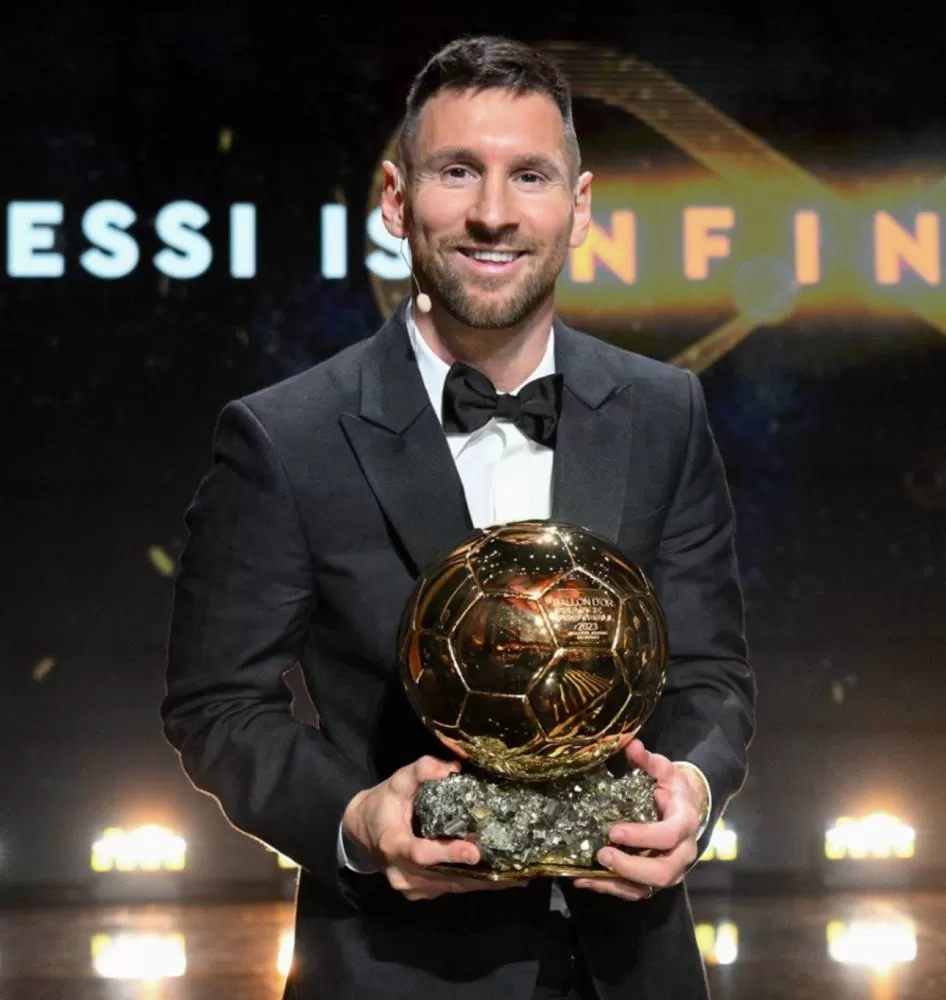 Messi conquista Bola de Ouro da France Football pela oitava vez